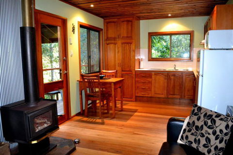 Waterfall Hideout-Rainforest Cabin For Couples - Accommodation Melbourne 3