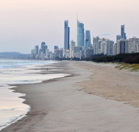 Luxury Brisbane Airport Transfers To and From Broadbeach for up to 11 ppl - Accommodation Melbourne