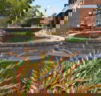 Bauer and Wiles Memorial Fountain - Accommodation Melbourne