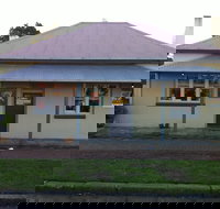 Teddy Bears Downstairs and Grandma's Feather Bed - Accommodation Melbourne