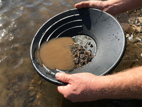 Tuena Panning For Gold - Accommodation Melbourne 0