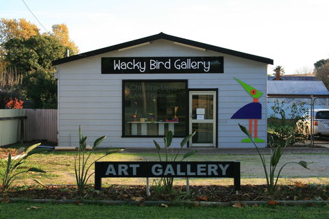 Wacky Bird Gallery - Accommodation Melbourne 0