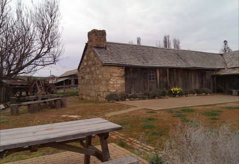Early Settlers Hut - Accommodation Melbourne 0