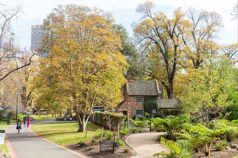 Cooks' Cottage - Accommodation Melbourne 1