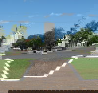 War Memorial and Heroes Avenue Roma - Accommodation Melbourne