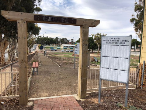Moonta Area School Memorial Trail - Melbourne 4u 1