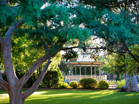 Robertson Park - Accommodation Melbourne 0