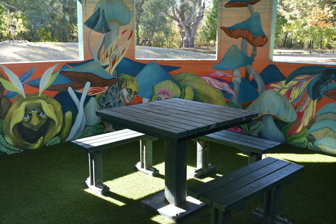 Howlong's Enchanted Hut - Accommodation Melbourne 1