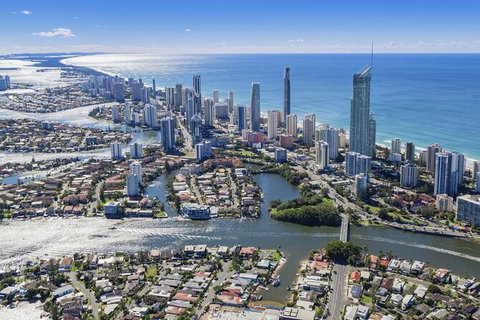 Gold Coast Airport Transfers : Airport OOL To Gold Coast City In Luxury Car - Accommodation Melbourne 4