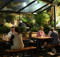 Dicks Hotel - Accommodation Melbourne