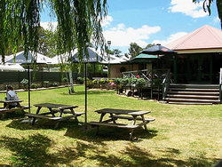 Oakbank Hotel - Melbourne 4u 3