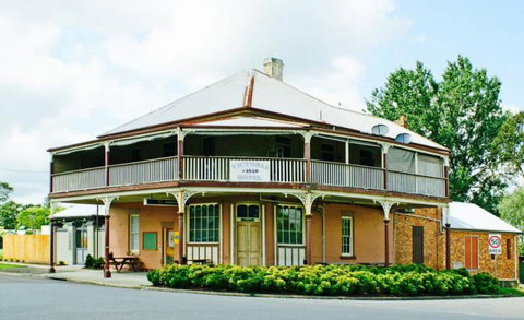 The Victoria Hotel Hinton - Accommodation Melbourne 0