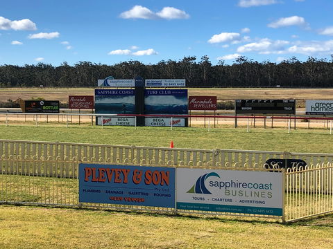 Tathra Cup Hawaiian Themed Fashions On The Field - Accommodation Melbourne 0