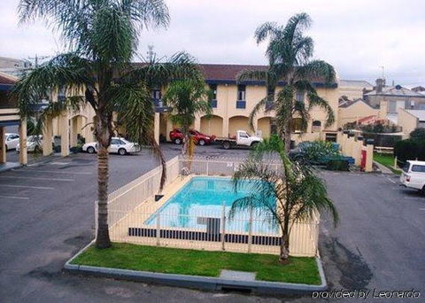 Econo Lodge Hacienda International - Accommodation Melbourne 0