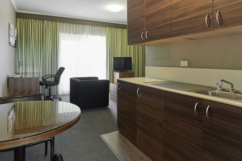 Quality Hotel Dickson - Accommodation Melbourne 1