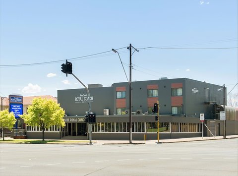 Adelaide Royal Coach - Accommodation Melbourne 0