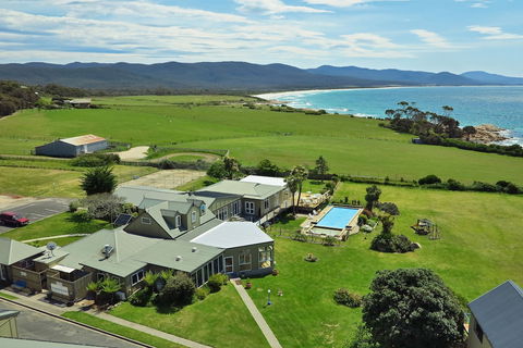 Diamond Island Resort & Bicheno Penguin Show - Accommodation Melbourne 2