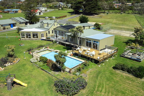 Diamond Island Resort & Bicheno Penguin Show - Accommodation Melbourne 1