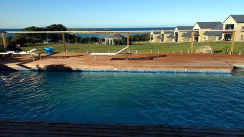 Diamond Island Resort & Bicheno Penguin Show - Accommodation Melbourne 6