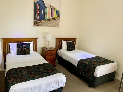 Ensenada Motor Inn And Suites - Accommodation Melbourne 2