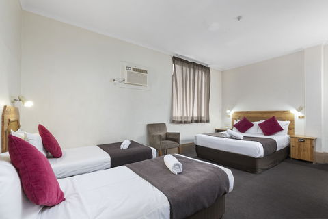 Adelaide Paringa - Melbourne 4u 4