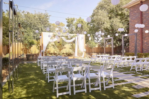 Brassey Hotel - Accommodation Melbourne 0