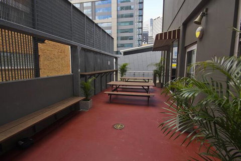 Base Brisbane Embassy - Accommodation Melbourne 4