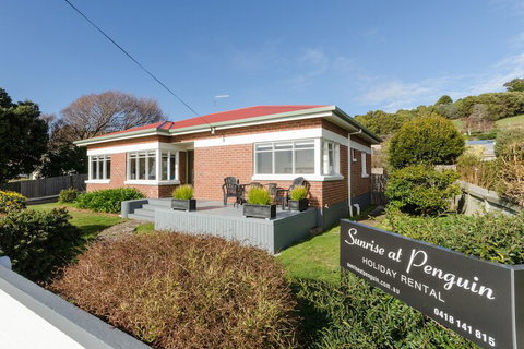 Sunrise At Penguin - Accommodation Melbourne 4