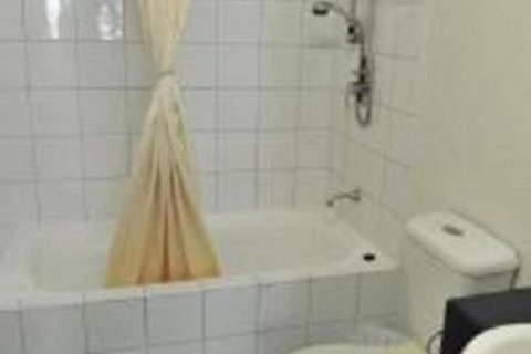 Inner City Cardona Court Apartment - Accommodation Melbourne 5