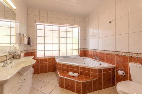 Birds 'n' Bloom Cottages - Accommodation Melbourne 3