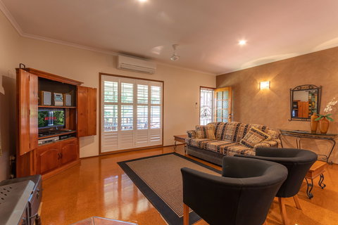 Birds 'n' Bloom Cottages - Accommodation Melbourne 5