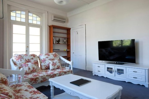 Lowena Cafe And Accommodation - Accommodation Melbourne 6
