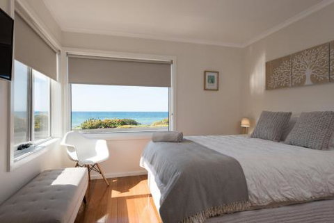 Penguin Beach House - Accommodation Melbourne 5