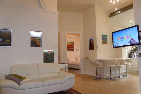 A Colourcity Apartments - Accommodation Melbourne 6