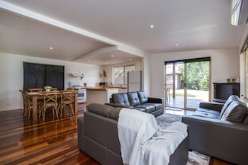 Tasman Surf House - Accommodation Melbourne 0