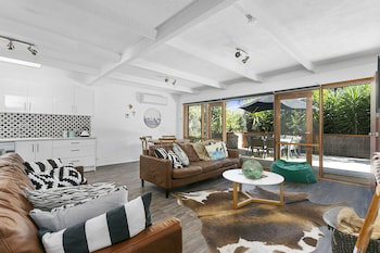 Beach Break On Hardy - Accommodation Melbourne 0