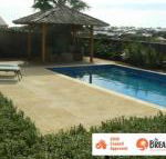 La Mer Home with a Pool - Accommodation Melbourne