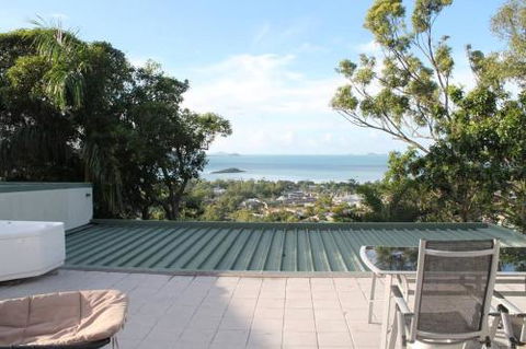 Yachtsmans Paradise Whitsundays - Melbourne 4u 1