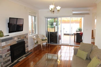 Island Living - Accommodation Melbourne 0