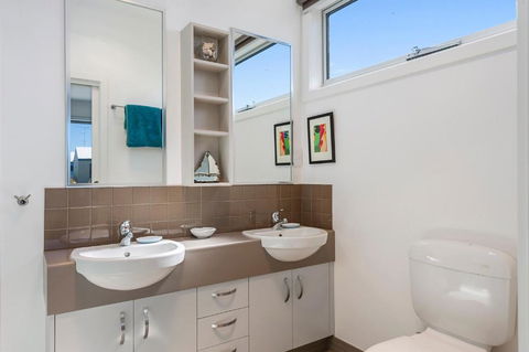 Anchorage - Accommodation Melbourne 6