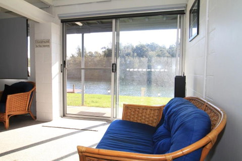 Lagoon Riverside Retreat - Accommodation Melbourne 6