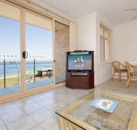 2 Bedroom Apartment Little Hut Unit 3 20 Kurrawa Close - Accommodation Melbourne