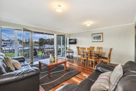 JOHANSSONS PERCH No. 1 - Accommodation Melbourne 0