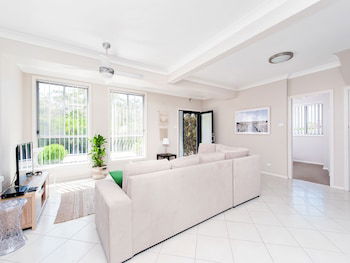 Magnolias At Fingal Bay - Accommodation Melbourne 0