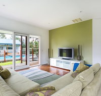 Pool Haven on Leah - Accommodation Melbourne