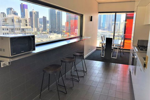 Ready Set On Coventry - Accommodation Melbourne 7