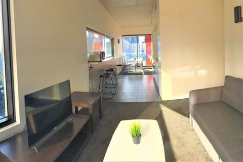 Ready Set On Coventry - Accommodation Melbourne 4