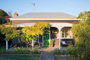 Ebony Twigg - Accommodation Melbourne 1