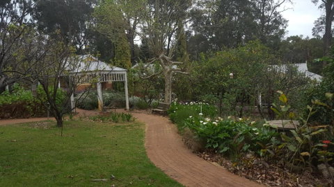 Two Sisters Chalets - Accommodation Melbourne 7