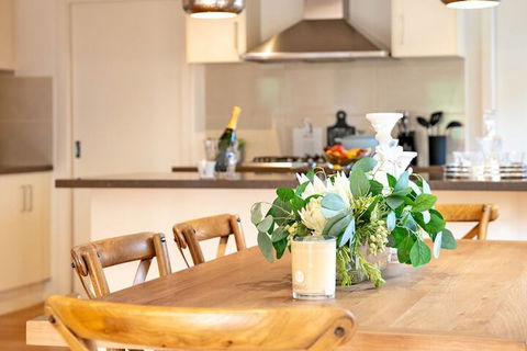 AUJOY 4 Bed Townhouse Glen Waverley - Accommodation Melbourne 4